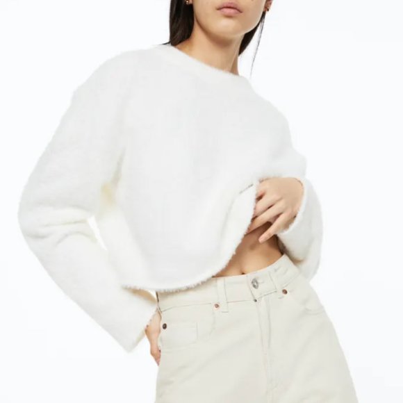 H&M Sweaters - H&M FLUFFY SWEATER in SIZE S WHITE